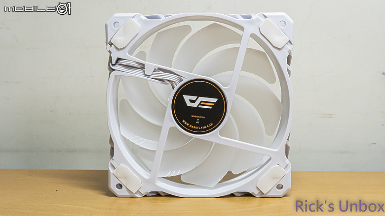 【開箱】冰炫風降溫效果的"冰旋峰"水冷 | darkFlash DN360S 冰旋峰 LCD WHITE