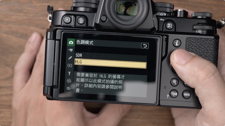 Nikon Zf 開箱 + 拍照、N-Log 錄影實測！把 Z9、Z8 旗艦功能塞進 FM2 的經典外型，一台能夠體驗百年光學魅力，連 Leica、Sony 鏡頭也能轉接的「有靈魂的相機」