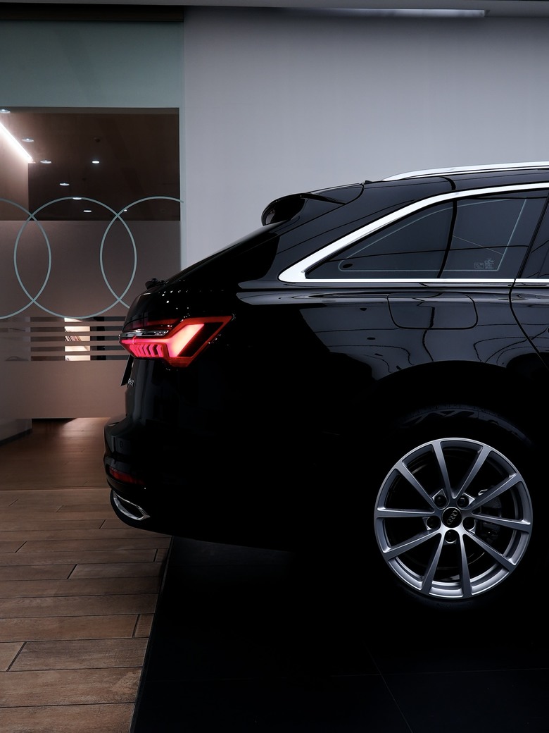 Audi A6 Avant 40 TFSI｜金屬神迷黑 Mythos Black 0E｜交車照片分享