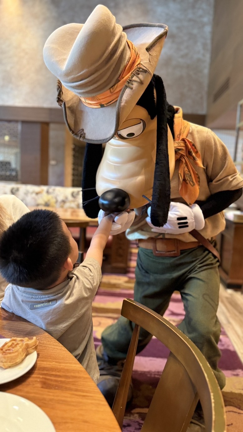 點我看大圖 搭星宇帶小孩去香港迪士尼過萬聖節