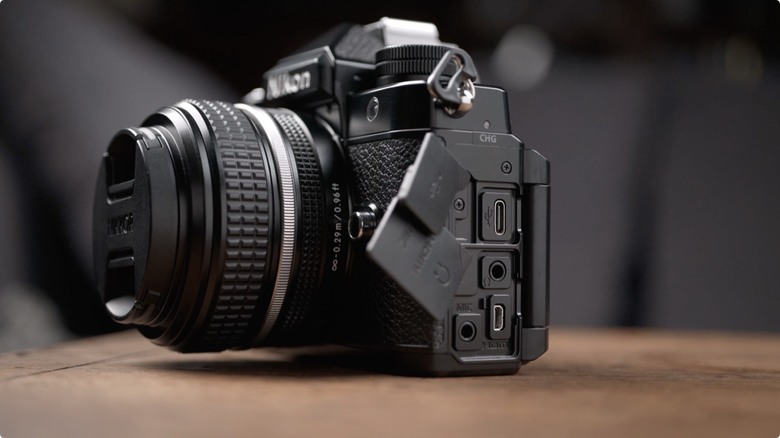 Nikon Zf 開箱 + 拍照、N-Log 錄影實測！把 Z9、Z8 旗艦功能塞進 FM2 的經典外型，一台能夠體驗百年光學魅力，連 Leica、Sony 鏡頭也能轉接的「有靈魂的相機」