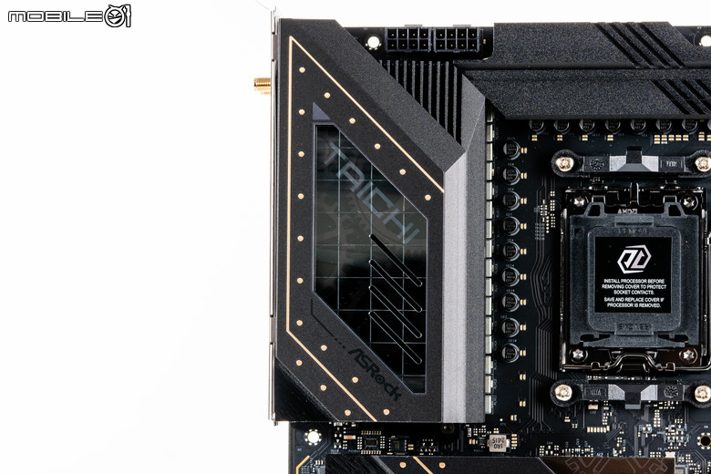 ASRock X870E Taichi 主機板開箱實測 以低調沉穩設計提供強大擴充性能