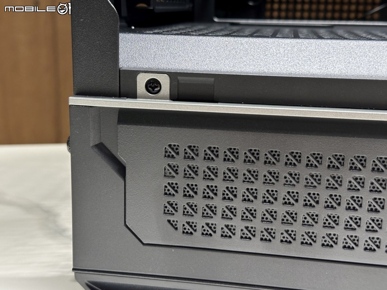無光黑色信仰貓頭鷹 ft. Antec C7 ARGB