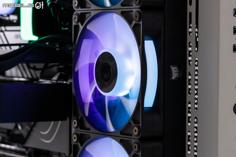 CORSAIR iCUE LINK TITAN 360 RX RGB 一體式水冷散熱器開箱試用 以更高的溫度壓制力應對未來處理器挑戰