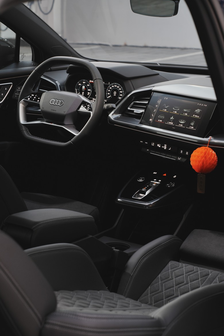 Audi Q4 Sportback e-tron 45 S line Edition One｜金屬星際藍 Navarra Blue 2D｜交車照片分享
