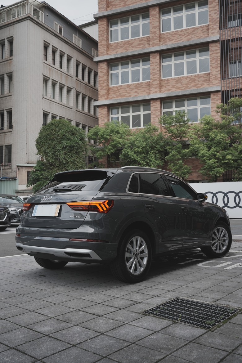 Audi Q3 35 TFSI advanced｜金屬原礦灰 Nano Grey G3｜交車照片分享