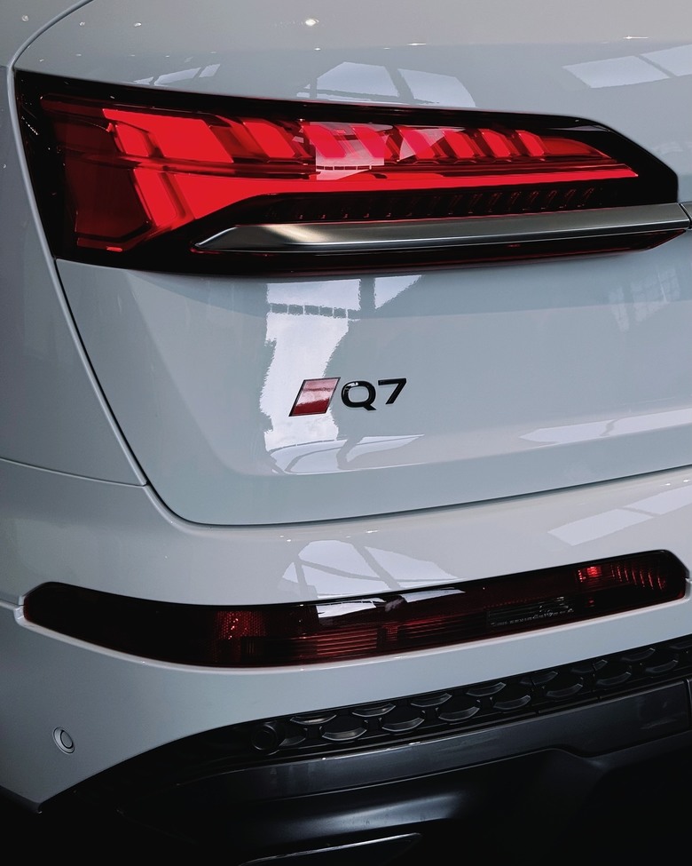 Audi Q7 45 TFSI quattro｜小改款｜金屬冰川白 Glacier White 2Y｜實車照片分享