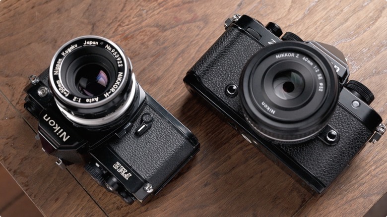 Nikon Zf 開箱 + 拍照、N-Log 錄影實測！把 Z9、Z8 旗艦功能塞進 FM2 的經典外型，一台能夠體驗百年光學魅力，連 Leica、Sony 鏡頭也能轉接的「有靈魂的相機」