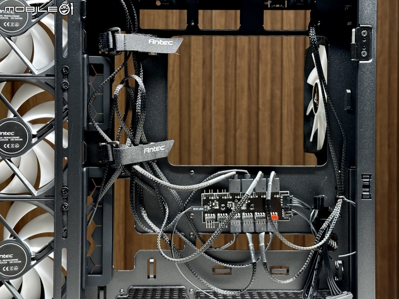 無光黑色信仰貓頭鷹 ft. Antec C7 ARGB