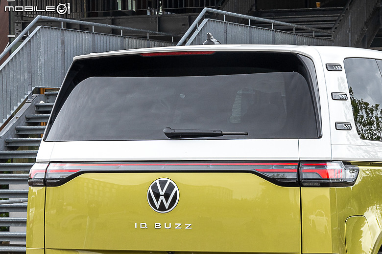 Volkswagen ID.Buzz 德國試駕｜滿滿創意、處處討喜的純電七人小巴！