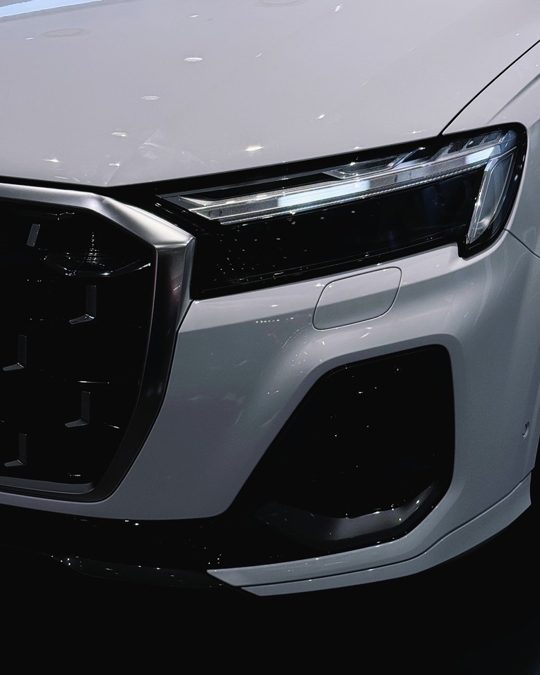 Audi Q7 45 TFSI quattro｜小改款｜金屬冰川白 Glacier White 2Y｜實車照片分享
