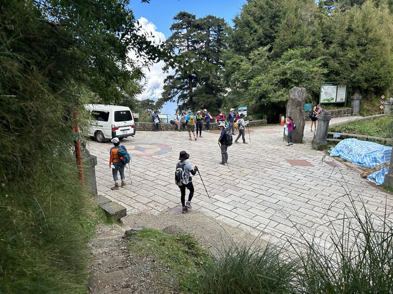 登麟趾山 朝聖台灣之巔玉山