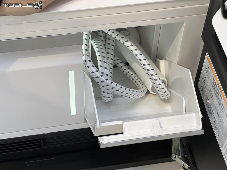 【現場體驗】LG Styler 蒸氣電子衣櫥第二代，內建高壓蒸氣掛燙機，AI護理衣物