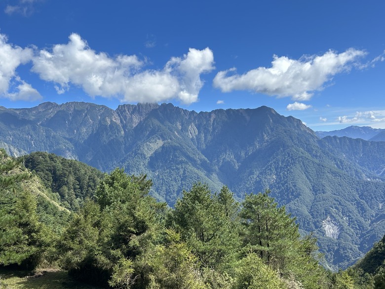 登麟趾山 朝聖台灣之巔玉山