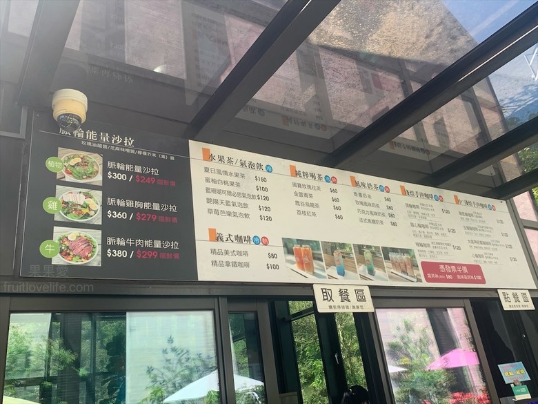 點我看大圖 七里香玫瑰森林花園,一年四季都有不同的風情,走走步道呼吸芬多精,春秋兩季有玫瑰花海可欣賞
