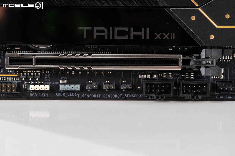 ASRock X870E Taichi 主機板開箱實測 以低調沉穩設計提供強大擴充性能