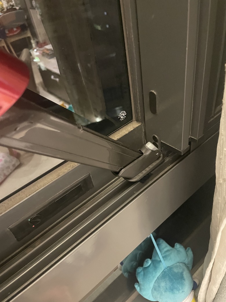 【體驗文】Hitachi 超輕量無線直立式吸塵器｜解決滿地餅乾屑