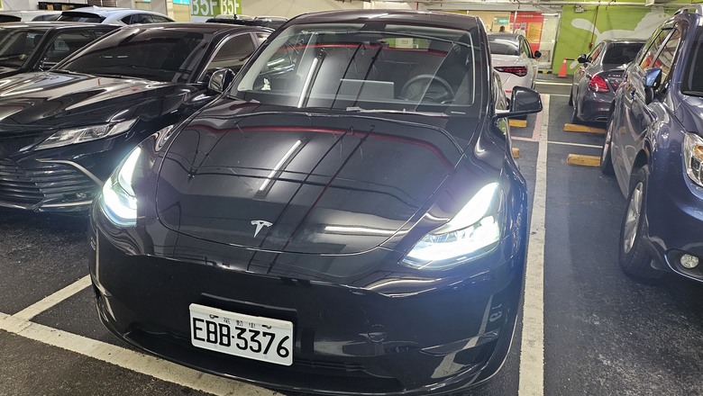 與Model Y 的首次親密接觸 - Tesla Summer Night Drive 夏夜漫遊試駕 - 桃園總圖夜遊 / 寧夏夜市逛吃 / Metsa車用床墊測試 / 超級充電站初體驗