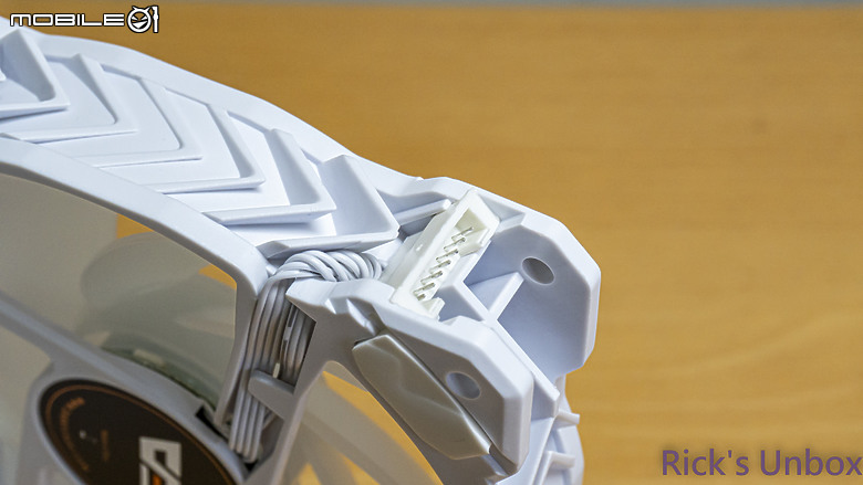 【開箱】冰炫風降溫效果的"冰旋峰"水冷 | darkFlash DN360S 冰旋峰 LCD WHITE