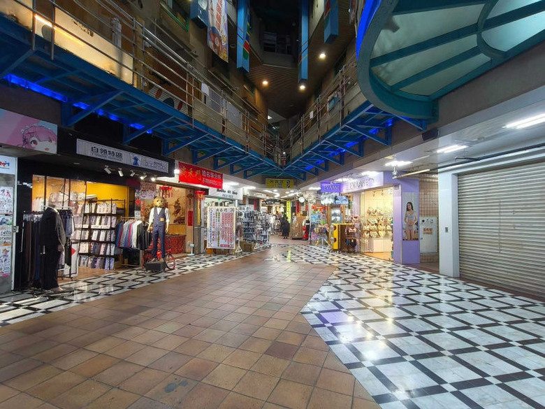 整條在招租!逢甲夜市「充斥四面佛、算命店」照片曝光