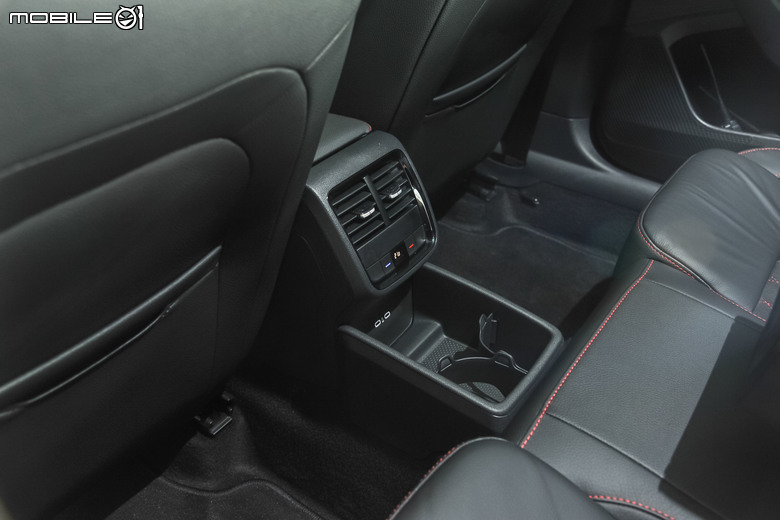 Skoda Octavia Combi RS 小改款試駕|有內涵又帥氣!