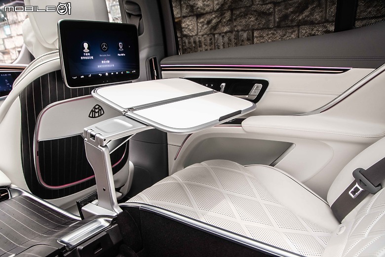 Mercedes-Maybach EQS 680 SUV Night Series 試駕｜黑夜裡更閃亮動人的電動休旅旗艦！