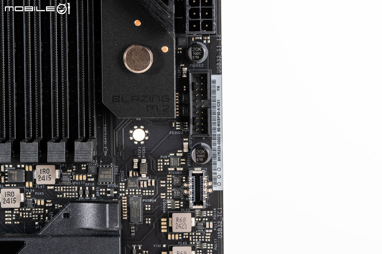 ASRock X870E Taichi 主機板開箱實測 以低調沉穩設計提供強大擴充性能
