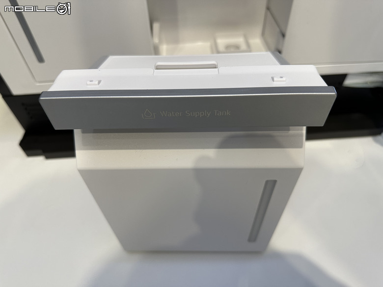 【現場體驗】LG Styler 蒸氣電子衣櫥第二代，內建高壓蒸氣掛燙機，AI護理衣物