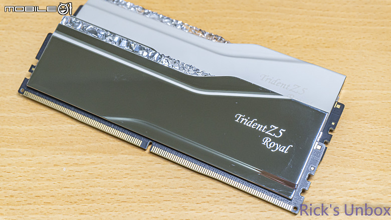 【開箱】尊爵不凡的視覺饗宴 | G.SKILL Trident Z5 Royal 皇家戟 DDR5 SILVER 24Gx2 7200MHz