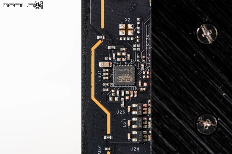 ASRock X870E Taichi 主機板開箱實測 以低調沉穩設計提供強大擴充性能