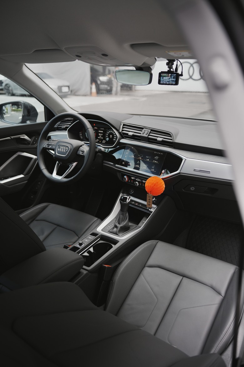 Audi Q3 35 TFSI advanced｜金屬原礦灰 Nano Grey G3｜交車照片分享