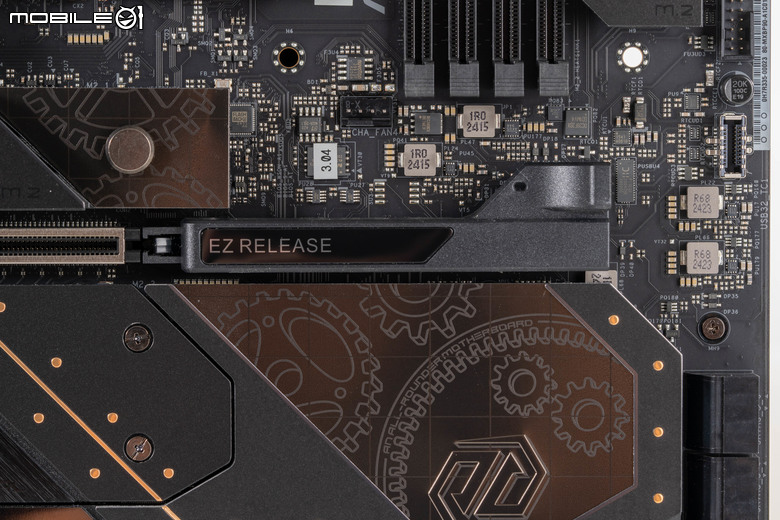 ASRock X870E Taichi 主機板開箱實測 以低調沉穩設計提供強大擴充性能