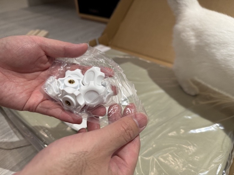 組裝簡單又好看! PETSFIT Modern Style Wood Cat House with Soft Mat 貓屋開箱