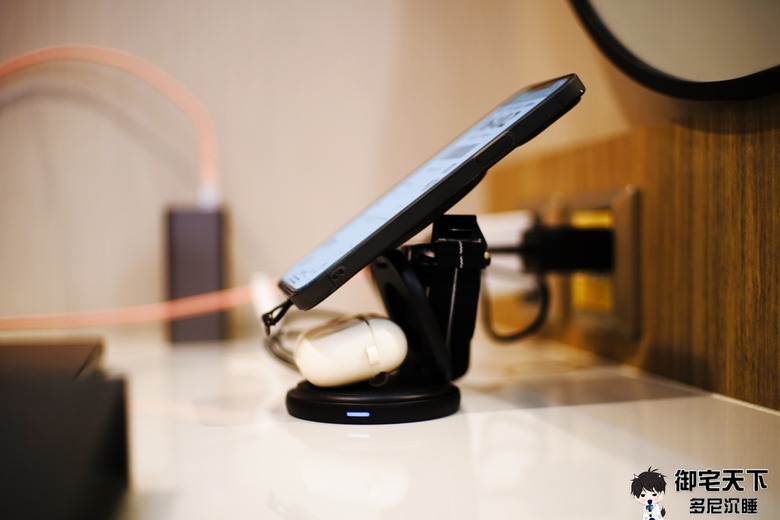 開箱｜【信星科技】SAVEWO 救世 FlipDock Qi2 三合一磁吸摺疊旋轉無線充電座（FD-W31Q2） - 支援 Qi2 充電、360 度自由旋轉，滿足你的各種角度需求！