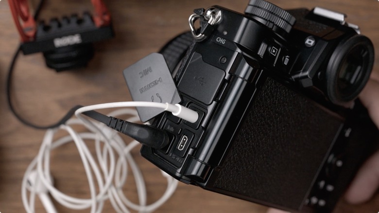 Nikon Zf 開箱 + 拍照、N-Log 錄影實測！把 Z9、Z8 旗艦功能塞進 FM2 的經典外型，一台能夠體驗百年光學魅力，連 Leica、Sony 鏡頭也能轉接的「有靈魂的相機」