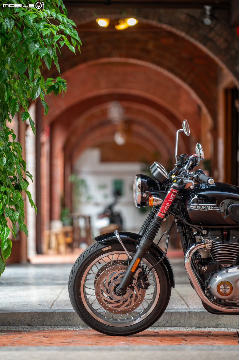 TRIUMPH Bonneville T120 試駕|何謂經典?我就是經典!