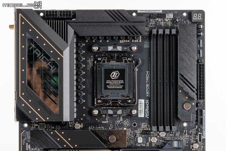 ASRock X870E Taichi 主機板開箱實測 以低調沉穩設計提供強大擴充性能