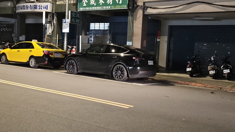 與Model Y 的首次親密接觸 - Tesla Summer Night Drive 夏夜漫遊試駕 - 桃園總圖夜遊 / 寧夏夜市逛吃 / Metsa車用床墊測試 / 超級充電站初體驗
