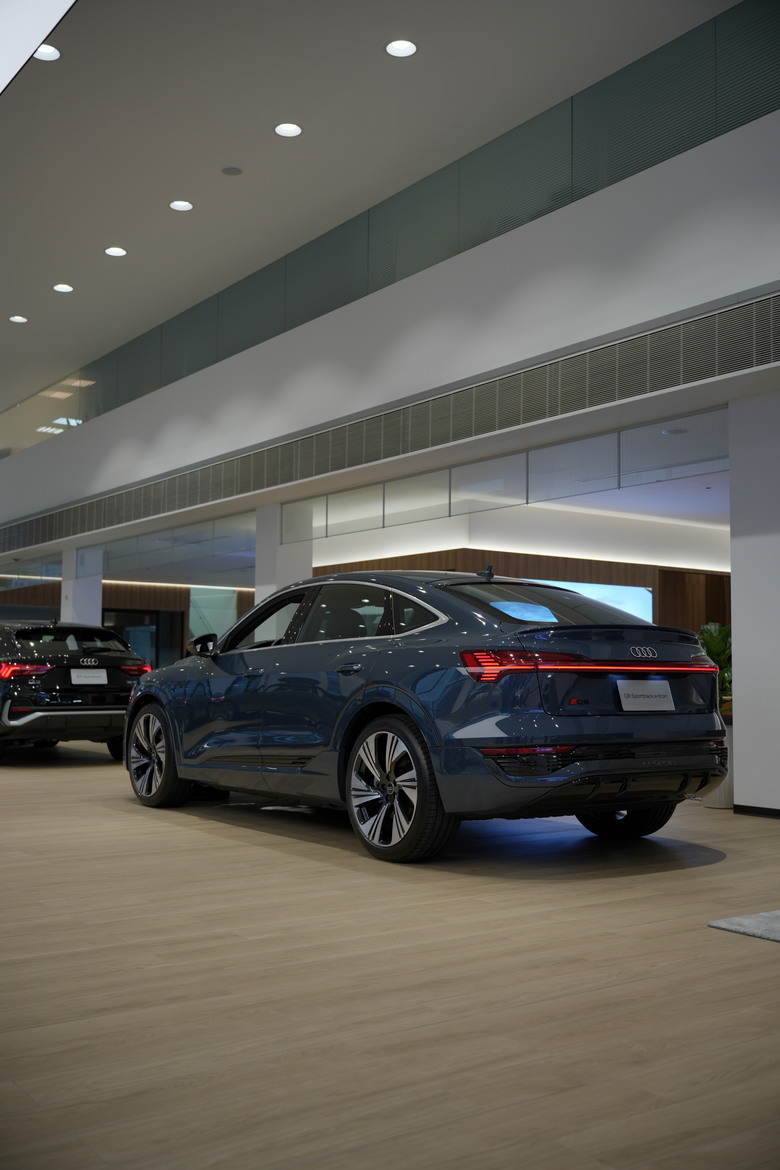 Audi Q8 Sportback e-tron 50 quattro S line｜金屬電漿藍 Plasma Blue 3D｜實車照片分享