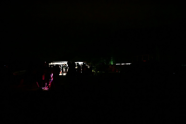 灰面鵟鷹群集(28隻)喝水，及恆春關山紫金山彗星。