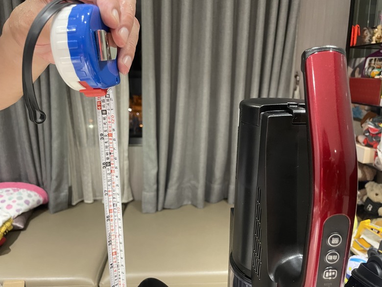 【體驗文】Hitachi 超輕量無線直立式吸塵器｜解決滿地餅乾屑