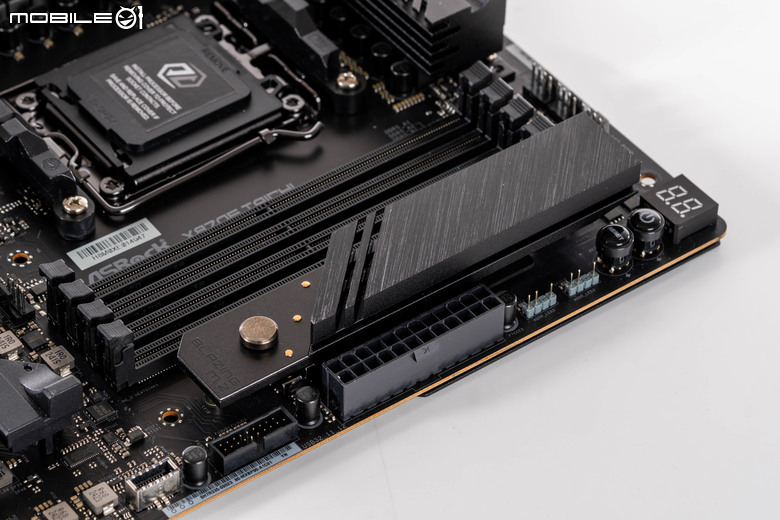 ASRock X870E Taichi 主機板開箱實測 以低調沉穩設計提供強大擴充性能