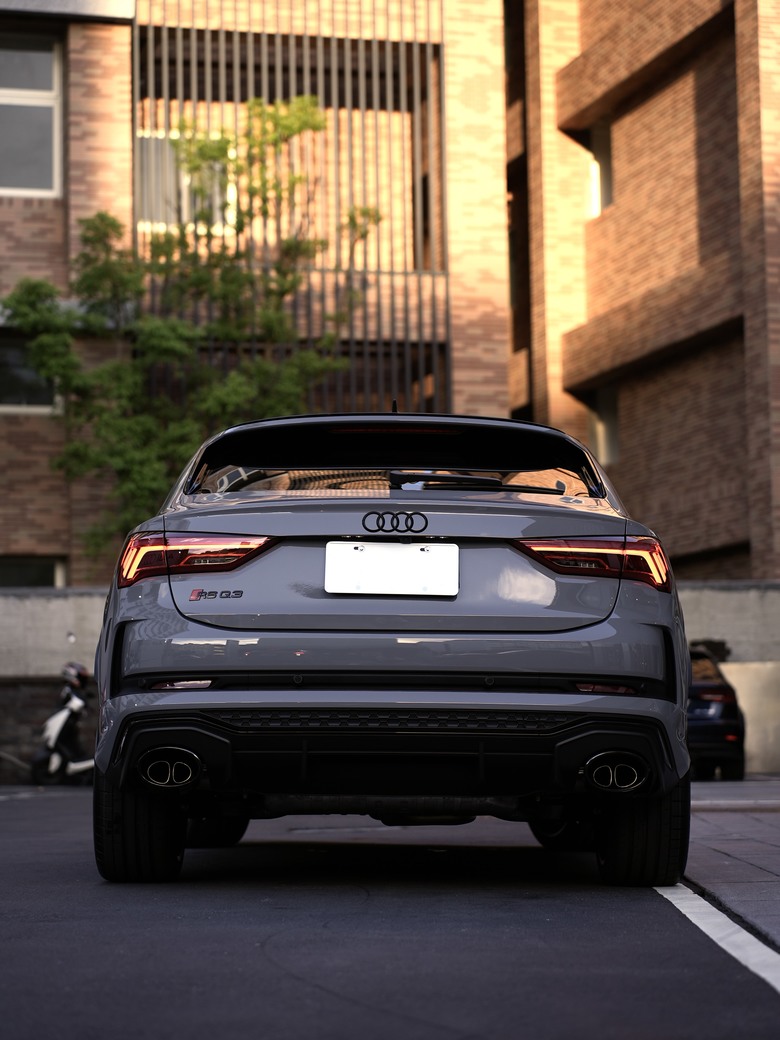 Audi RS Q3 Sportback｜磐石灰 Nardo Gray T3｜交車照片分享