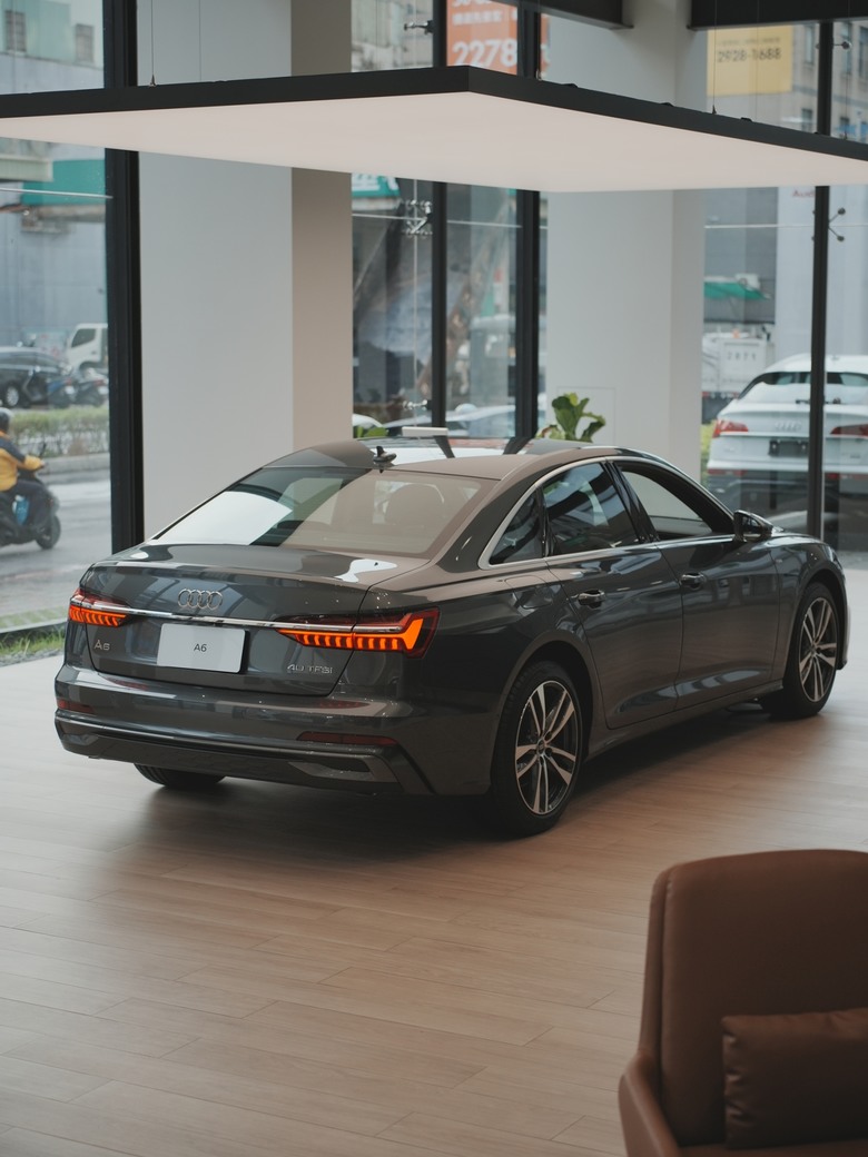 A6 Sedan 40 TFSI S line 珍珠鋼鐵灰 實車照📷