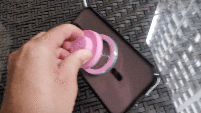 iPhone 16 這款保護殼,有出透黑款耶！不鐵齒...還是乖乖裝上了