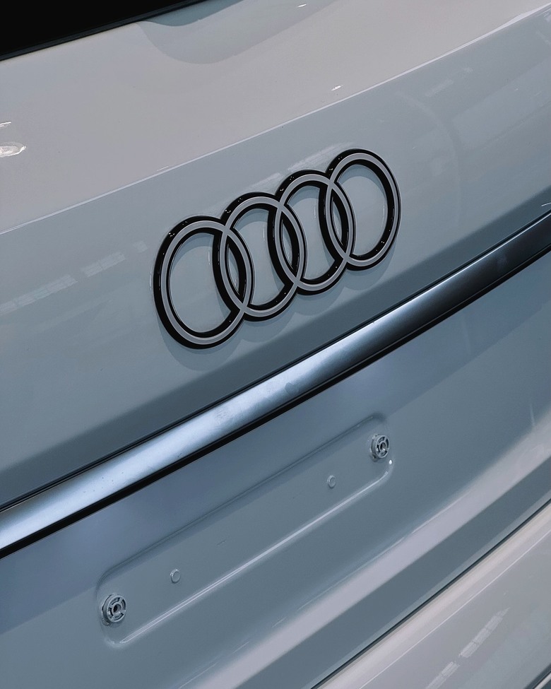Audi Q7 45 TFSI quattro｜小改款｜金屬冰川白 Glacier White 2Y｜實車照片分享