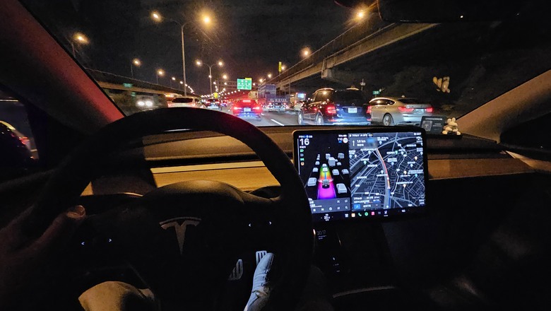 與Model Y 的首次親密接觸 - Tesla Summer Night Drive 夏夜漫遊試駕 - 桃園總圖夜遊 / 寧夏夜市逛吃 / Metsa車用床墊測試 / 超級充電站初體驗