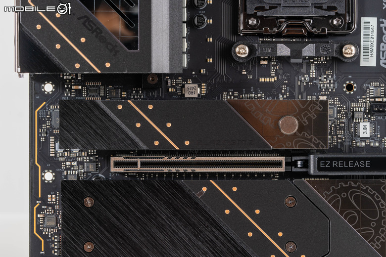 ASRock X870E Taichi 主機板開箱實測 以低調沉穩設計提供強大擴充性能