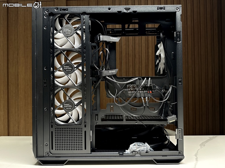 無光黑色信仰貓頭鷹 ft. Antec C7 ARGB