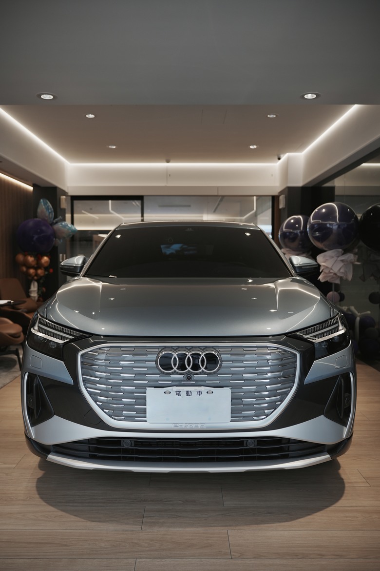 Audi Q4 Sportback e-tron 55 quattro S line｜金屬澈蔚藍 Geyser Blue 5Y｜交車照片分享